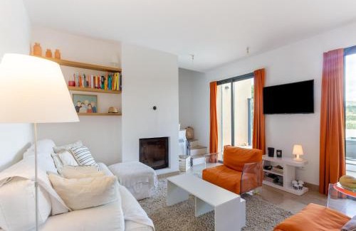Malaucene Villa | Elegant Villa in Malaucène with Private Garden Retreat