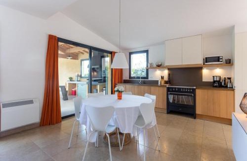 Malaucene Villa | Elegant Villa in Malaucène with Private Garden Retreat