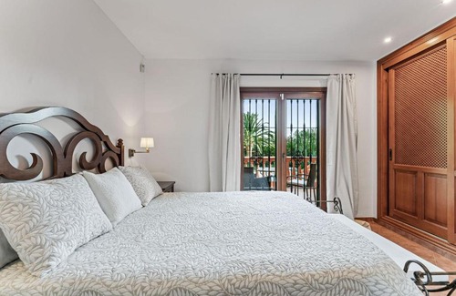 Urbanizacion Marbessa Villa | Beautiful Villa in Marbesa with Private Heated Pool
