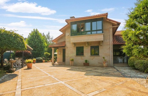 Mondariz-Balneario Villa | Villa in Mondariz-Balneario with Wellness and Private Pool