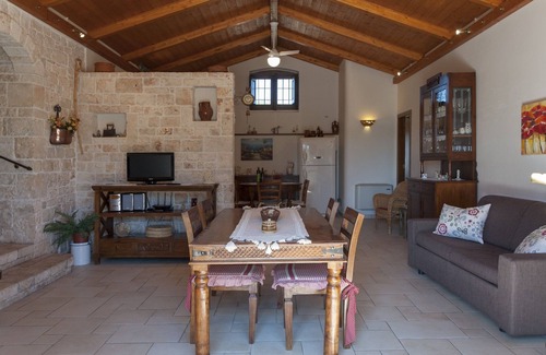 Castellana Grotte Villa | Oceanfront Villa in Monopoli for 12 Guests - Rated 10/10