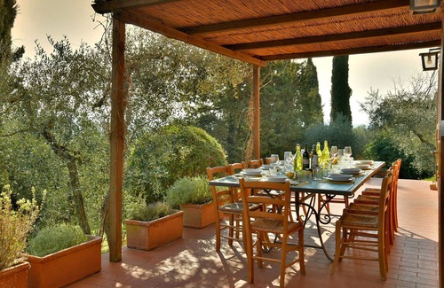 Montelopio Villa | Family-Friendly Villa in Montelopio with 6 Cozy Bedrooms