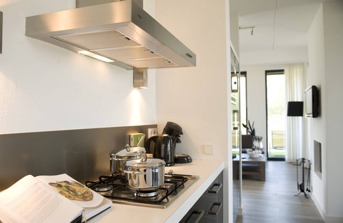 Tholen House | Tranquil Lodge by the Water in a National Park Retreat