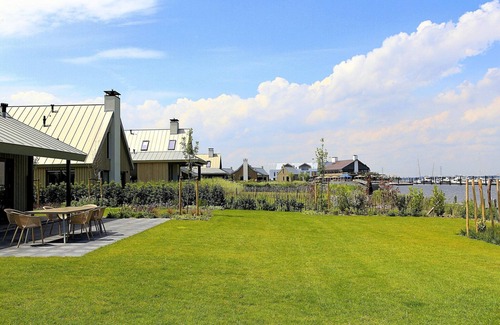 Tholen House | Tranquil Lodge by the Water in a National Park Retreat