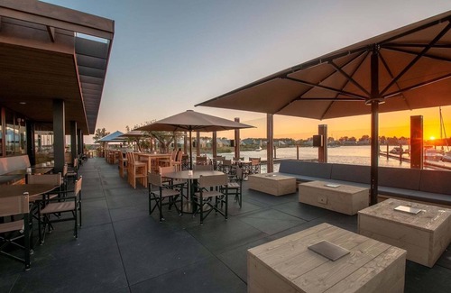 Tholen House | Tranquil Lodge by the Water in a National Park Retreat