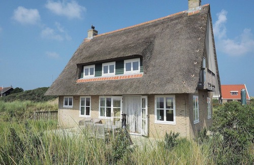 Midsland Villa | Idyllic Villa in Terschelling, Just Steps from the Beach