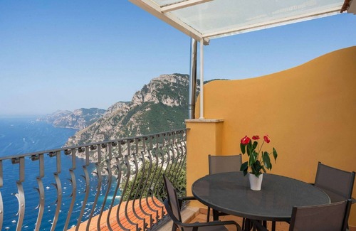 Path of the Gods Apartment | Experience Oceanfront Bliss at Belvilla by OYO Villa Sky