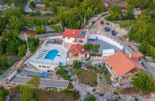 Nova Sela Villa | Elegant Villa in Omiš with Heated Pool & Exceptional Rating