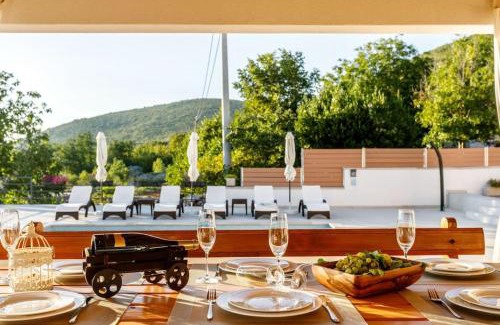 Nova Sela Villa | Elegant Villa in Omiš with Heated Pool & Exceptional Rating