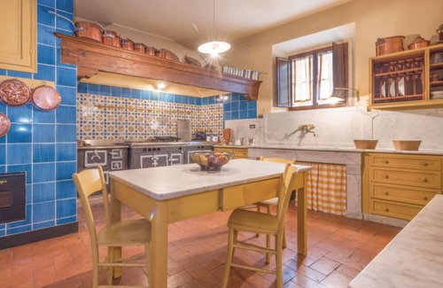 Borgo San Lorenzo Villa | Child-Friendly Villa in Poggiolo-Salaiole with 6 Bedrooms
