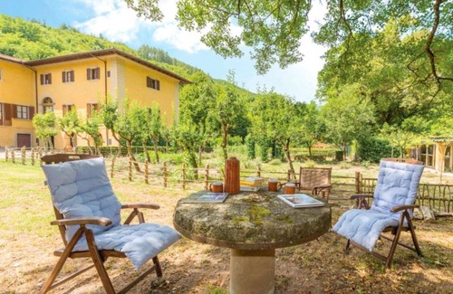 Borgo San Lorenzo Villa | Child-Friendly Villa in Poggiolo-Salaiole with 6 Bedrooms