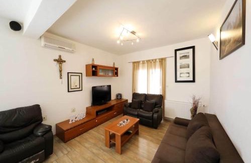 Policnik Villa | Inviting Villa in Poli Nik with Pool & Family-Friendly Vibes