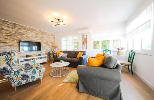 Pridraga Villa | Relaxing Villa in Pridraga with Pool & Jacuzzi for 5