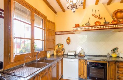 Priego de Cordoba Villa | Modern Priego de Cordoba Villa with Private Pool & Pet Friendly
