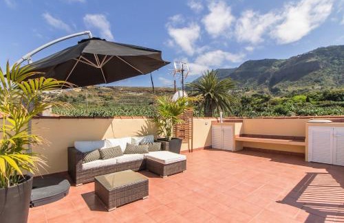 Los Realejos Villa | Oceanfront Villa with Pool and Exceptional Sea Views