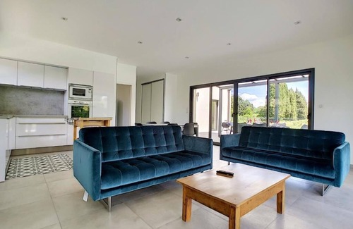 Cabannes Villa | Elegant Villa in Provence with Private Pool & Terraces