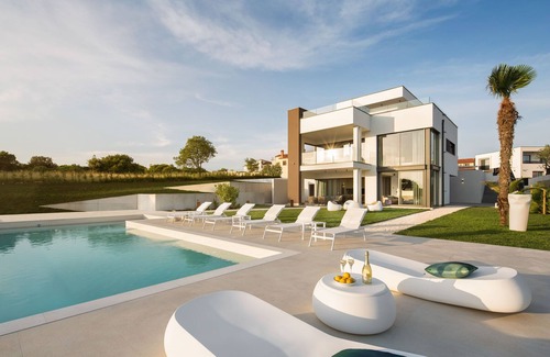 Vintijan Villa | Elegant Villa in Pula with Pool, Sauna & Pet-Friendly Perks
