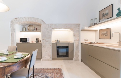 Putignano Villa | Spacious Villa in Putignano with Pool and Spa Amenities