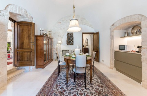 Putignano Villa | Spacious Villa in Putignano with Pool and Spa Amenities