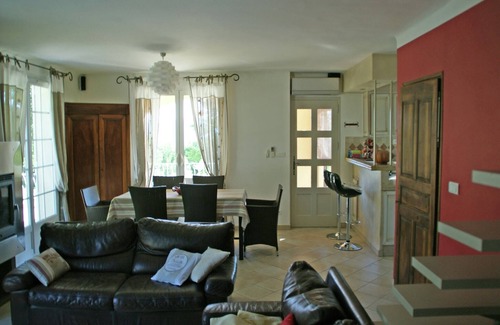 Reillanne Villa | Enchanting Detached Villa with Private Pool & Garden Retreat