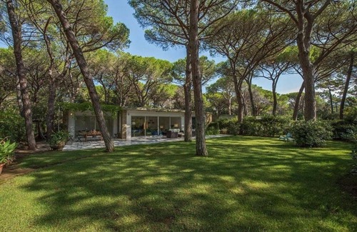 Roccamare Villa | Elegant Villa in Roccamare with Spa and Family Amenities