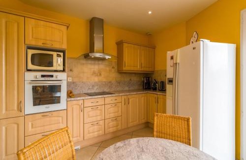 Rodilhan Villa | Beautiful Holiday Home with Private Pool for Your Escape