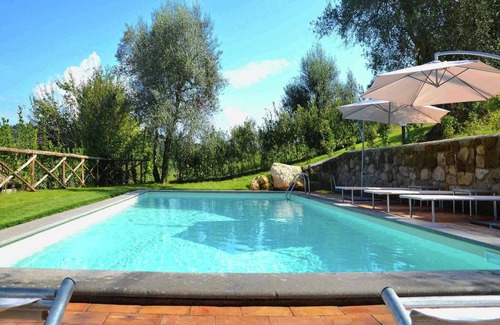 Castiglione in Teverina Villa | Discover Belvilla by OYO Villa Felce: Pet-Friendly Retreat