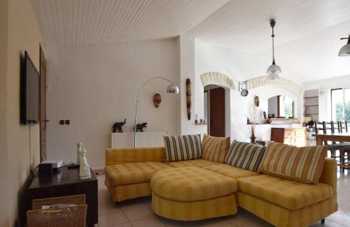 Saint-Paul-en-Foret Villa | Stylishly Designed Provençal House with Pool & Family Amenities
