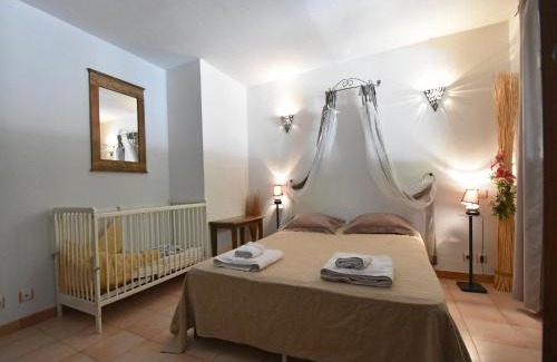 Saint-Paul-en-Foret Villa | Stylishly Designed Provençal House with Pool & Family Amenities
