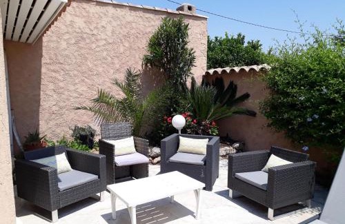 La Nartelle House | Beachside Holiday Home with Shared Pool in Sainte-Maxime