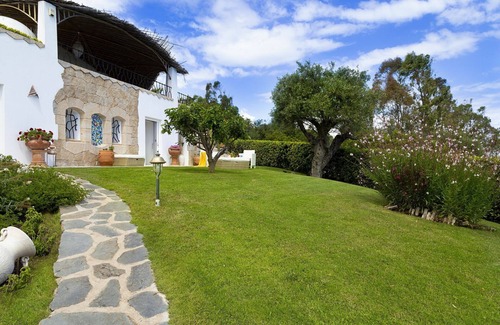 San Teodoro City Centre Villa | Family-Friendly Villa in San Teodoro with Pool & Ocean View
