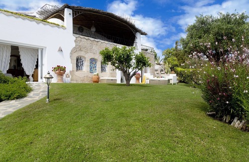 San Teodoro City Centre Villa | Family-Friendly Villa in San Teodoro with Pool & Ocean View
