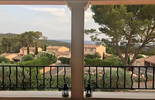 Saumane-de-Vaucluse Villa | Serene Villa in Saumane de Vaucluse with Garden & Pool