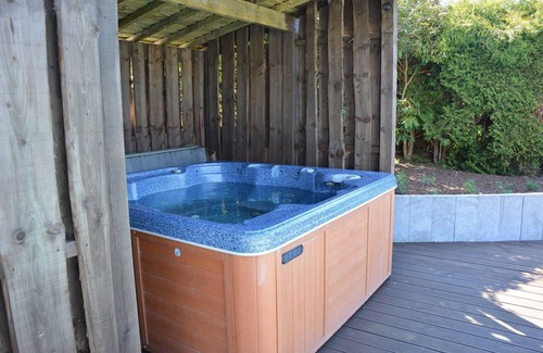 Grand Coo House | Villa in Stavelot with lake view and Jacuzzi