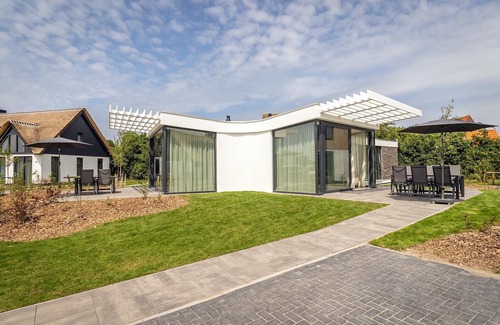 De Koog Villa | Elegant Villa Steps from the Sea with Spa & Family Amenities