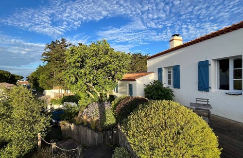 La Gueriniere House | Idyllic Villa by the Beach with Ocean View and Pool