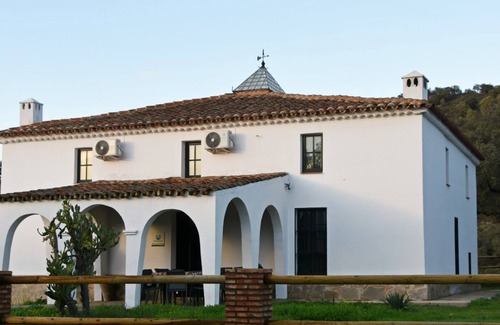 La Nava Villa | Cozy Villa in Sierra de Aracena with Private Pool & Pets
