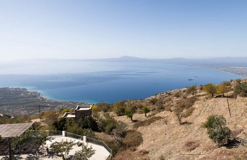Diasella Villa | Beautiful Villa Offering Ocean Views and Poolside Relaxation