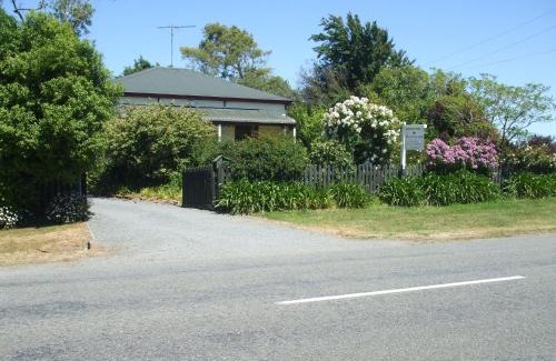 Martinborough House | Discover Villa in the Vines: 4-Star Guest Favorite