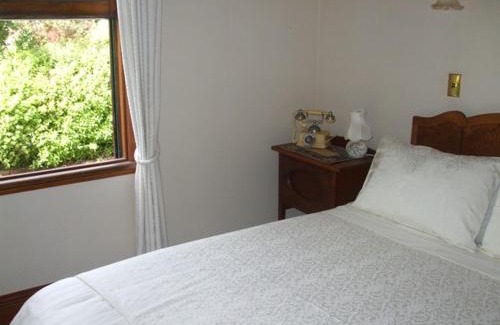 Martinborough House | Discover Villa in the Vines: 4-Star Guest Favorite