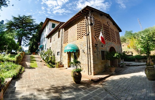 Uzzano Villa | Inviting Villa in Uzzano with Private Pool & Spa, Sleeps 10