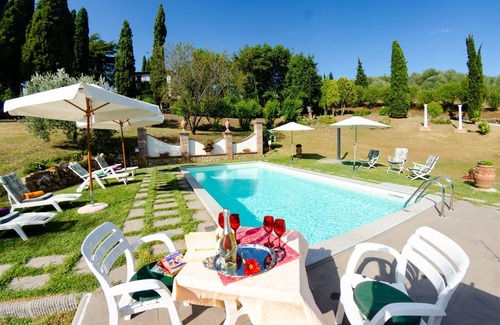 Uzzano Villa | Inviting Villa in Uzzano with Private Pool & Spa, Sleeps 10