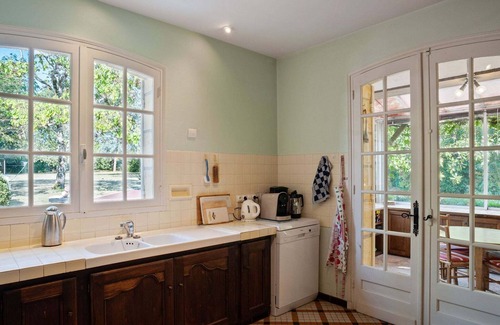 Velines Villa | Enchanting Villa with Private Garden in Vélines - 10/10 Rating