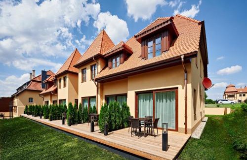 Kuhlen-Wendorf Apartment | Elegant Sissi Apartment in Wendorf with Family & Pet Perks