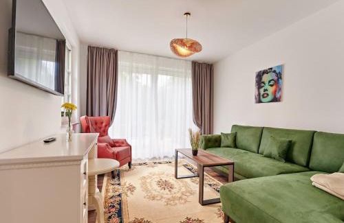 Kuhlen-Wendorf Apartment | Elegant Sissi Apartment in Wendorf with Family & Pet Perks
