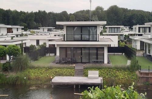 Zeewolde House | Villa in Zeewolde near Veluwe Lake, cleaning included