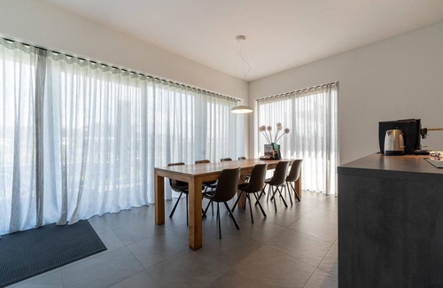 Zeewolde House | Idyllic Water Villa with Garden Near Harderwijk, 10/10 Rating