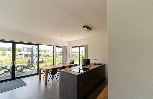 Zeewolde House | Idyllic Water Villa with Garden Near Harderwijk, 10/10 Rating