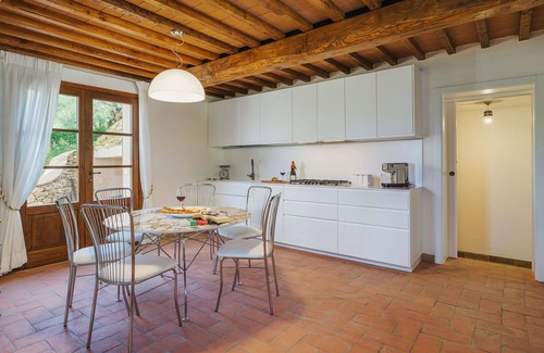 Vicopisano Villa | Family-Friendly Villa in Vicopisano with 2 Bedrooms