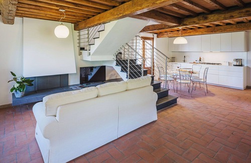 Vicopisano Villa | Family-Friendly Villa in Vicopisano with 2 Bedrooms
